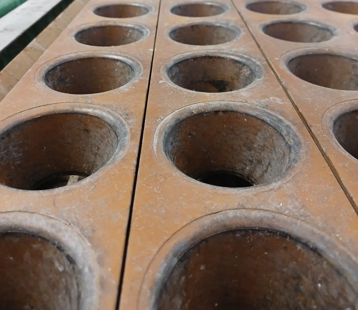 Plateaux de bouteilles d’une machine de conditionnement, en gros plan